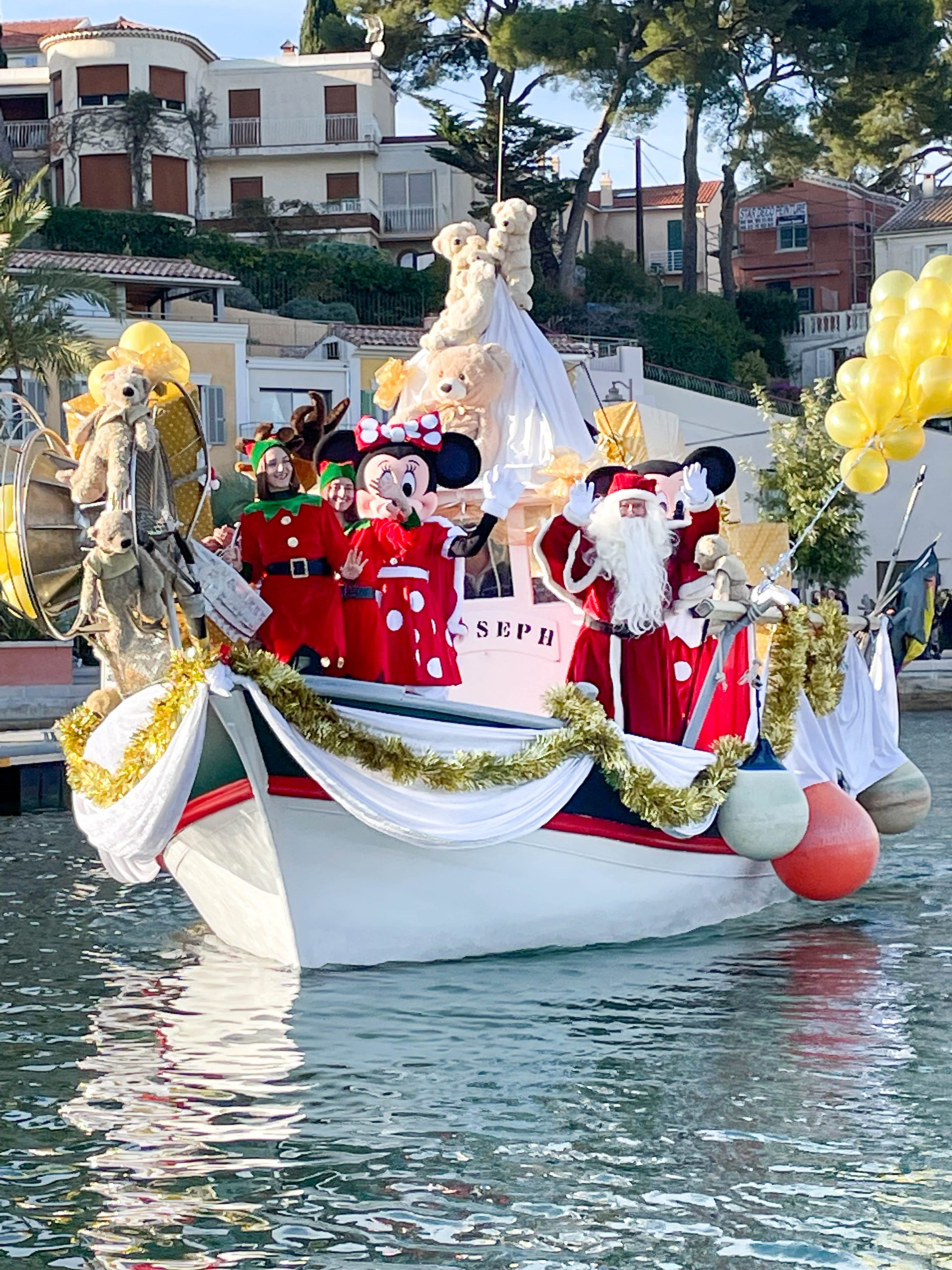 Arriv E Du P Re No L Mairie De Sanary Sur Mer