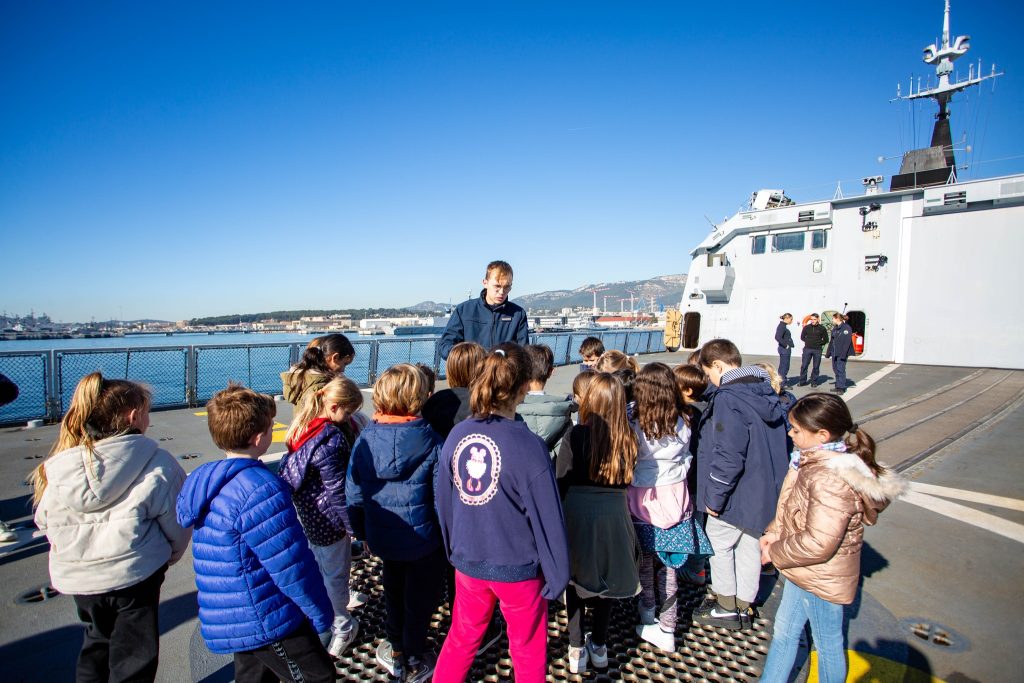 Les enfants de l'école Cousteau ont visité la Frégate Courbet